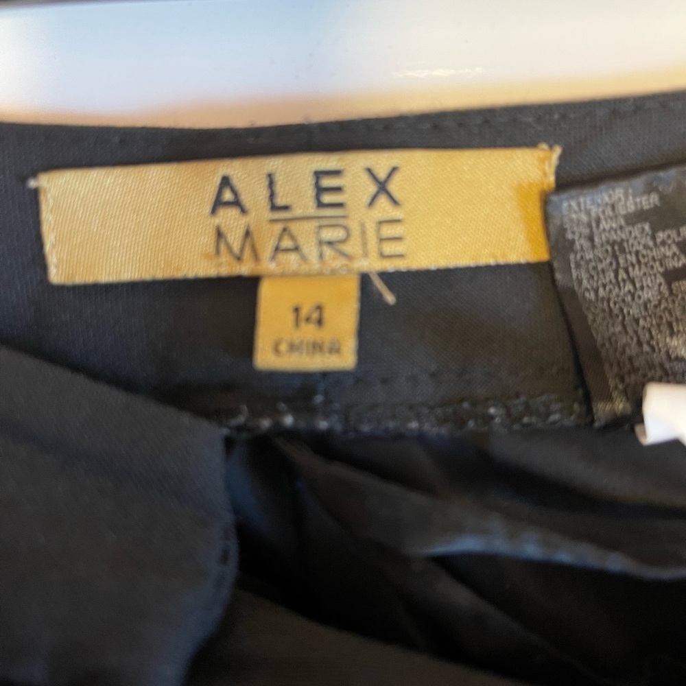 Women’s slacks. - Picture 3 of 6